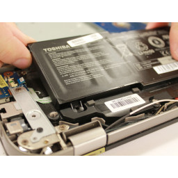 Замена батареи Toshiba Satellite P55t-A5116